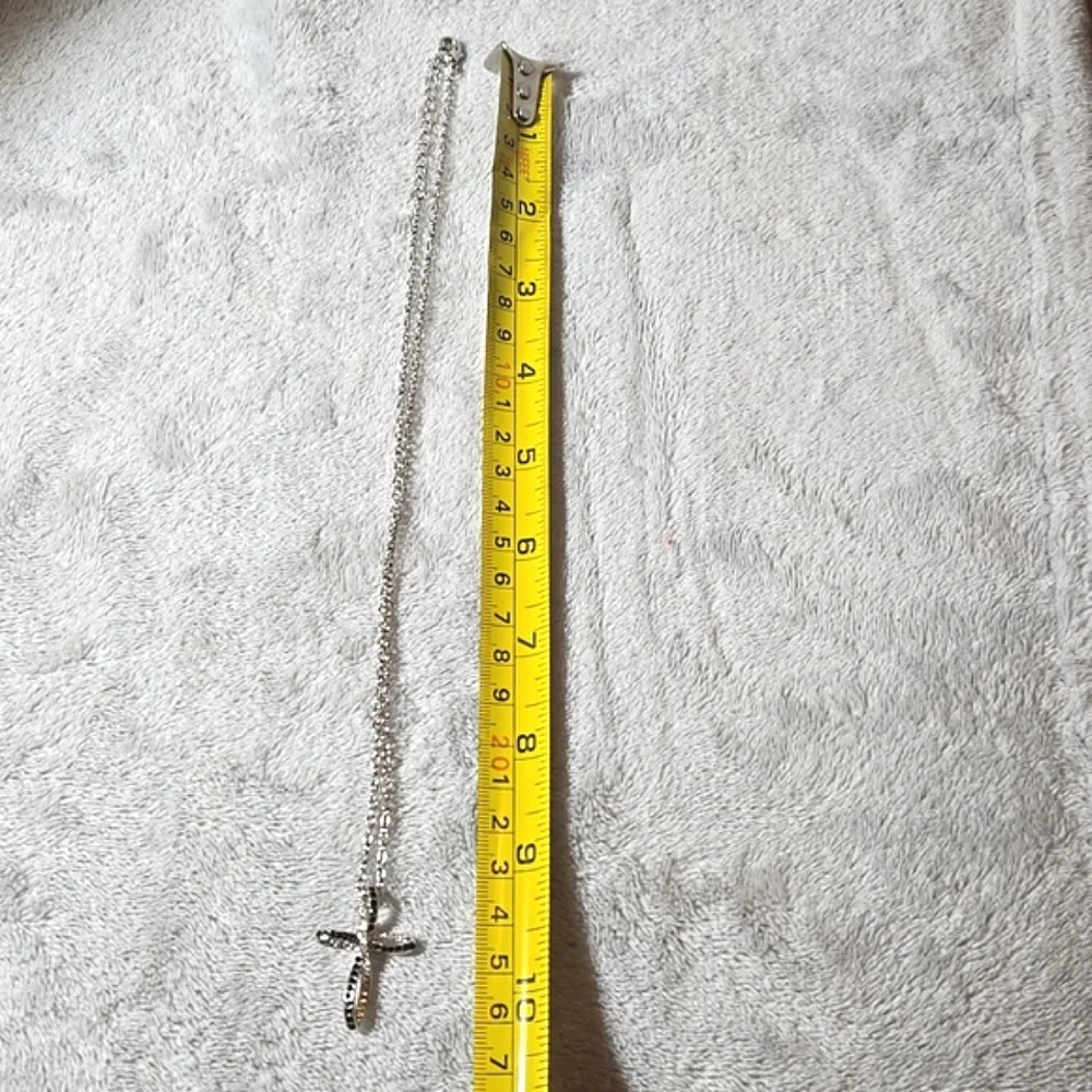 #300 Silver tone cross necklece - Picture 4 of 4